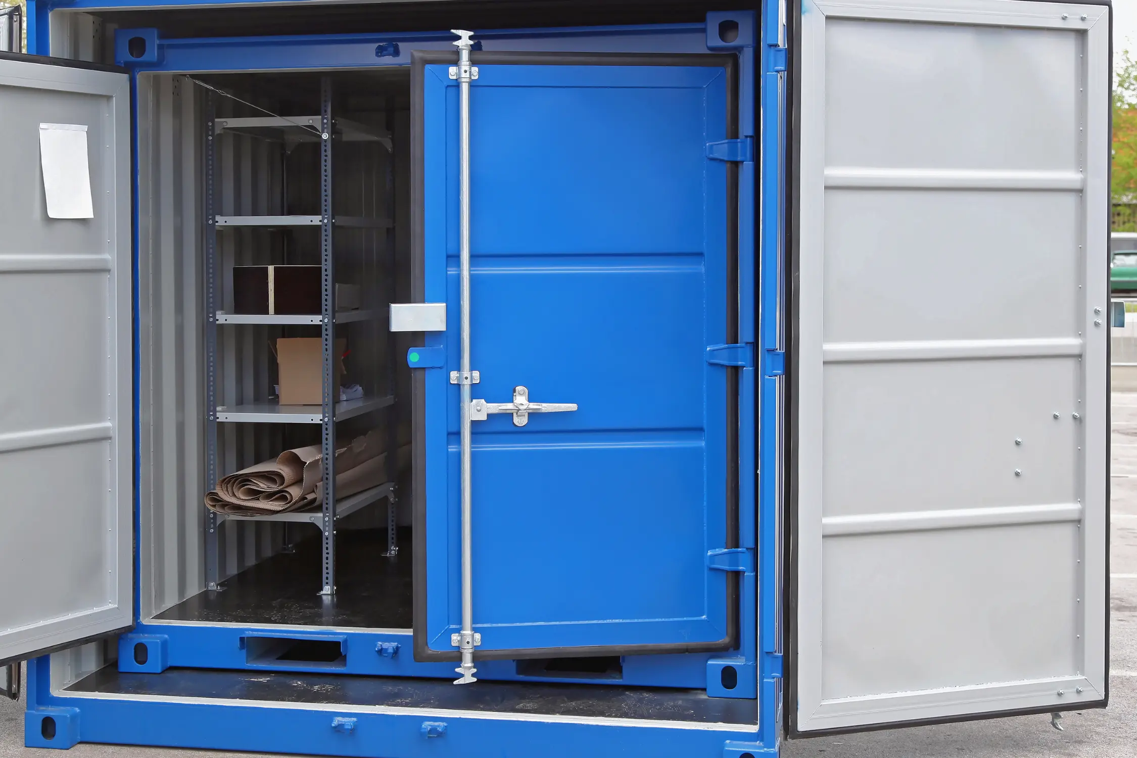 Container devanning in Salisbury